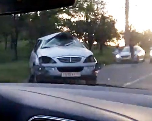 В Севастополе погиб пассажир перевернувшегося автомобиля, а водитель скрылся