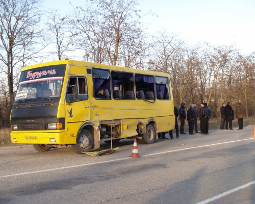 В Джанкойском районе столкнулись автобус и "Жигули", есть пострадавшие