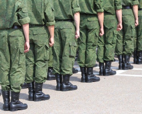 В Севастополе первые 10 призывников отправились на службу в армию РФ