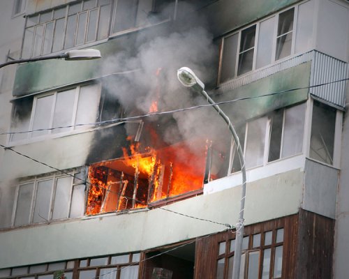 В Гвардейске 8-летняя школьница, спасаясь от пожара, выпрыгнула из окна на пятом этаже