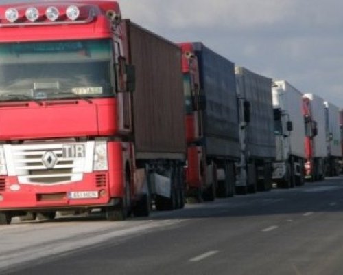 Киев закрыл границу с Крымской Республикой для грузовых машин с товаром