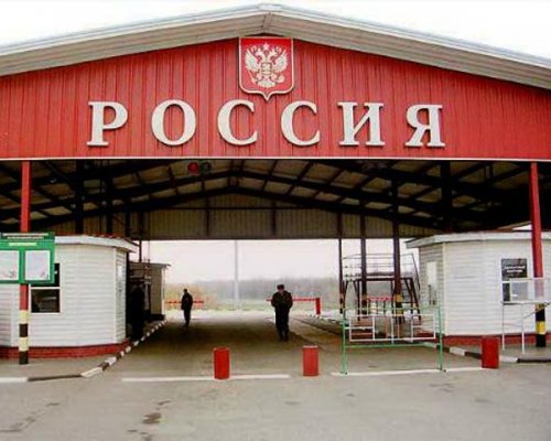 ФСБ: Украина возобновила движение грузовиков через границу с Крымом