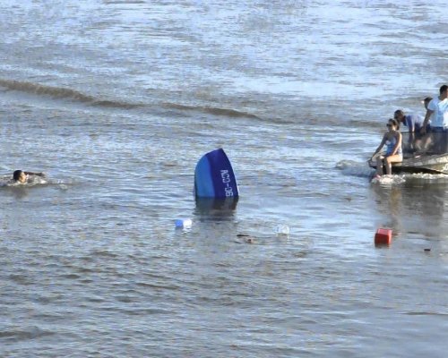 У берегов Алушты перевернулась моторная лодка с 6 пассажирами