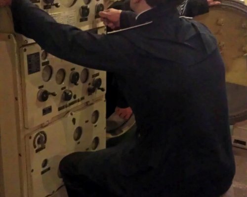 Под Севастополем туристов водят на секретную базу подводных лодок