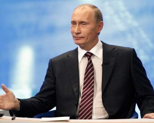 В Ялте Путину подарили символическую золотую колыбель Крыма