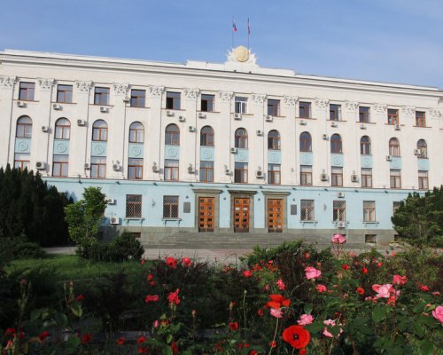 В Крыму обстреляли здание Совета министров